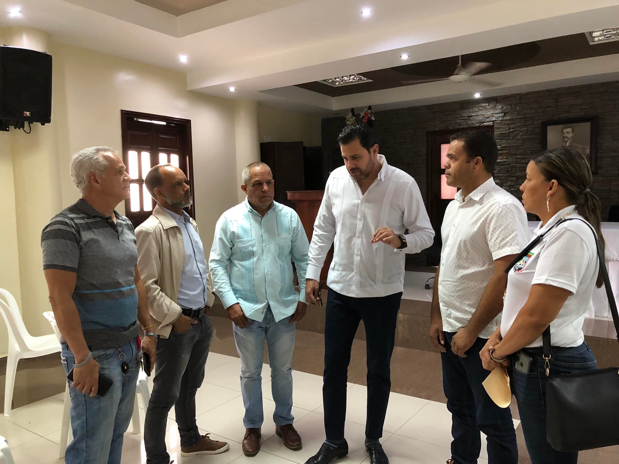 Alcalde Aneudy Ortiz Sajiun, directores de junta distritales y medio ambiente Solicitan a Adesjo 40 tareas de terrenos en Méndez, creación de Vertedero provincial