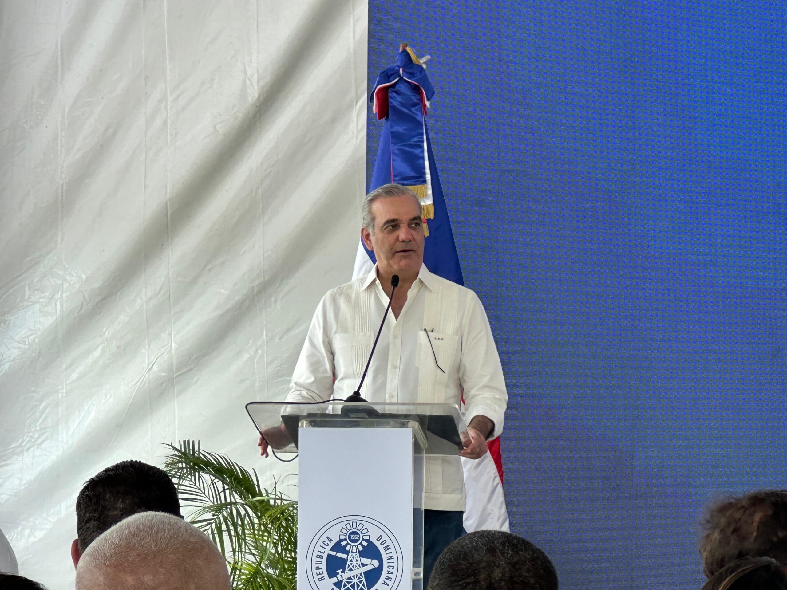 ALCALDE FERNANDO LOGRA QUE PRESIDENTE ABINADER ESTUDIE INCLUSIÓN DE EXTENSIÓN UNIVERSITARIA EN EL PRESUPUESTO