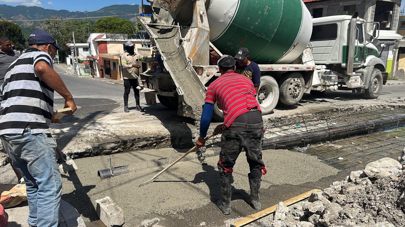 AVANZA CONSTRUCCIÓN DE BADÉN EN LA VIGÍA CON ALTOS ESTÁNDARES DE CALIDAD